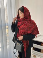 شال زنانه کریسمس با تم زرشکی