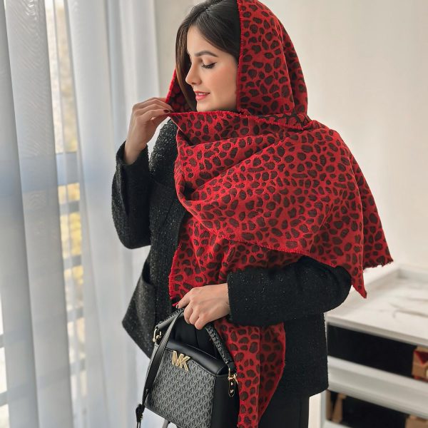 شال زنانه کریسمس با تم زرشکی