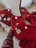 شال زنانه کریسمس با تم زرشکی