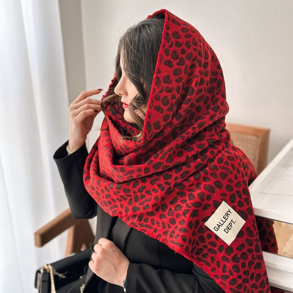 شال پلنگی قرمز و مشکی