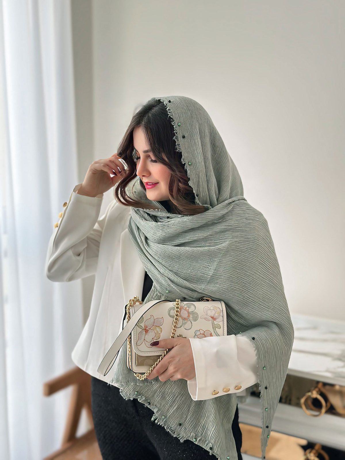 شال چهار فصل دور مروارید