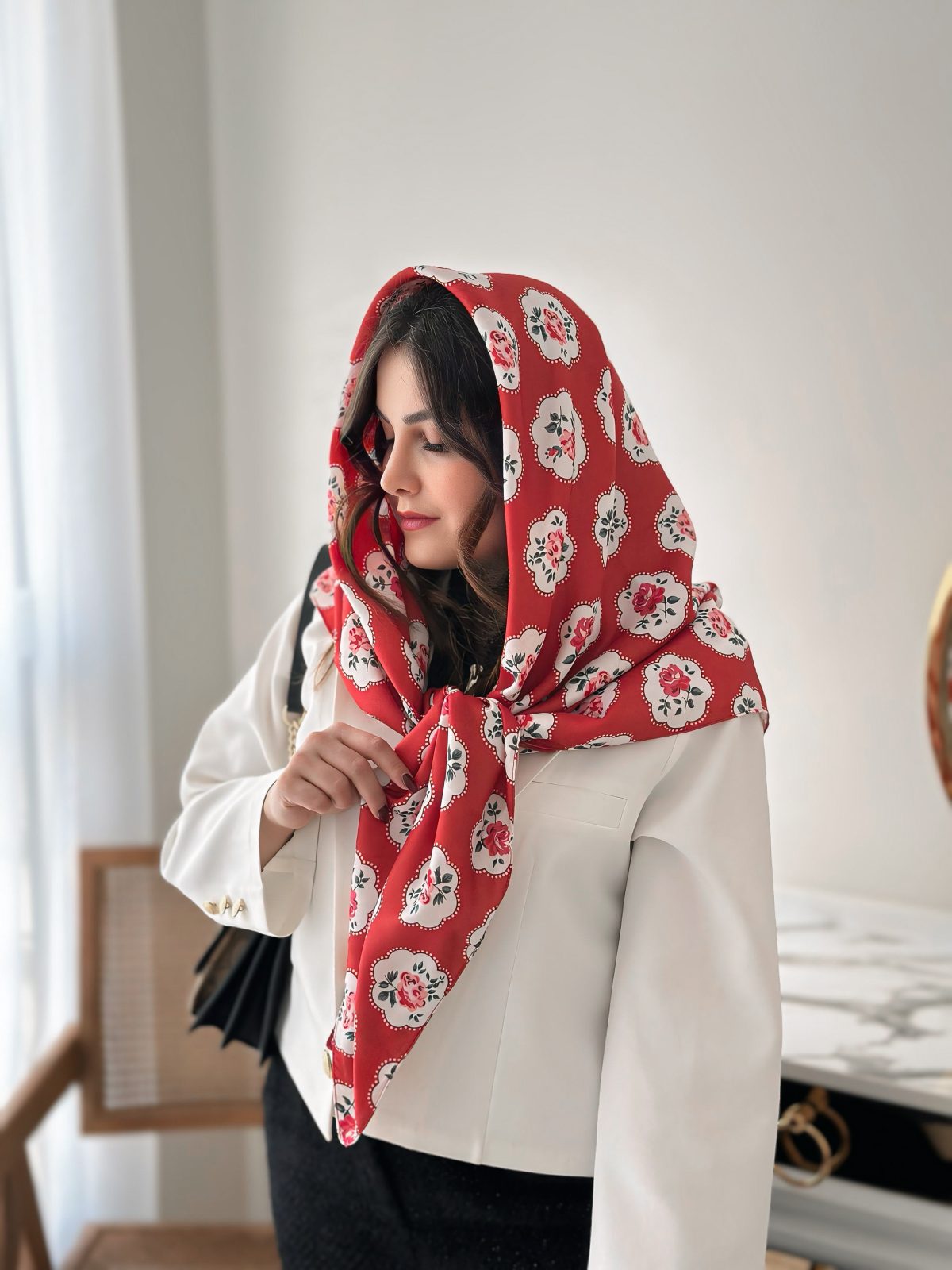 روسری نخی یلدایی قرمز طرحدار