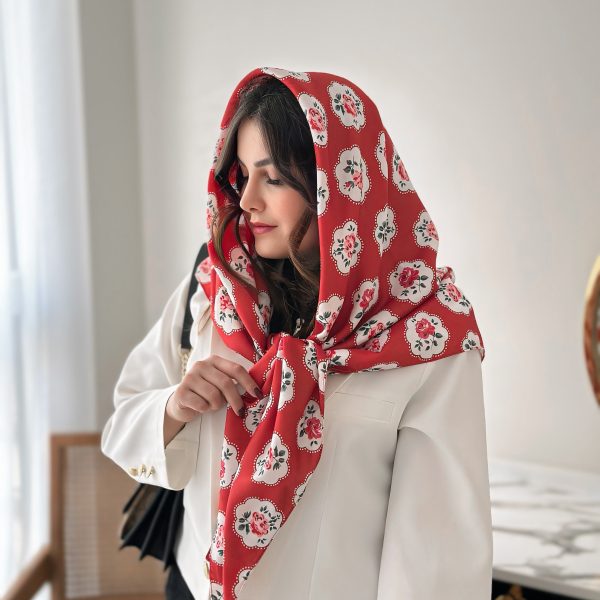 روسری نخی یلدایی قرمز طرحدار