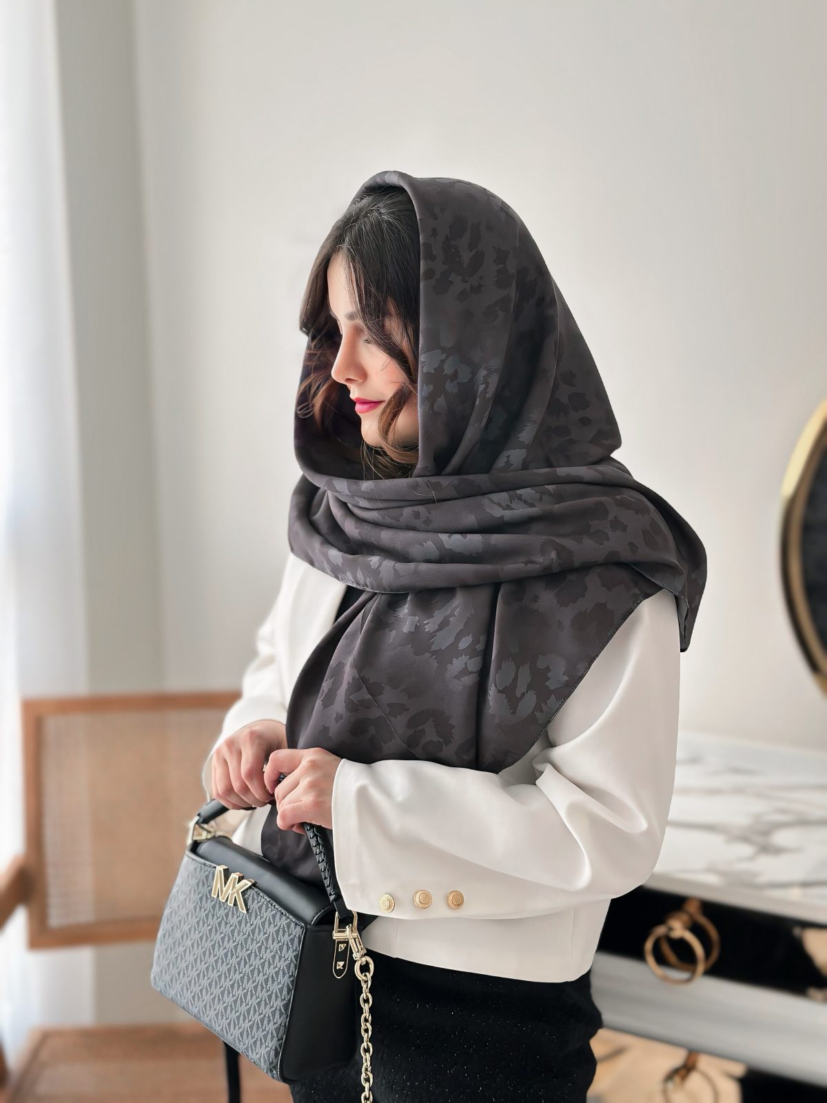 روسری نخی پلنگی مشکی