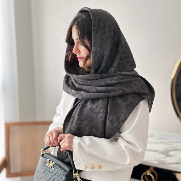 روسری نخی پلنگی مشکی
