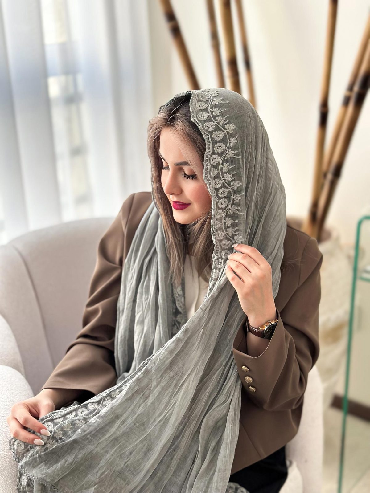شال نخی لب گلدوزی