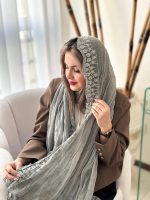 شال نخی لب گلدوزی