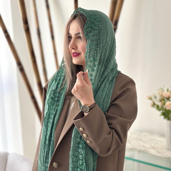 شال نخی لب گلدوزی