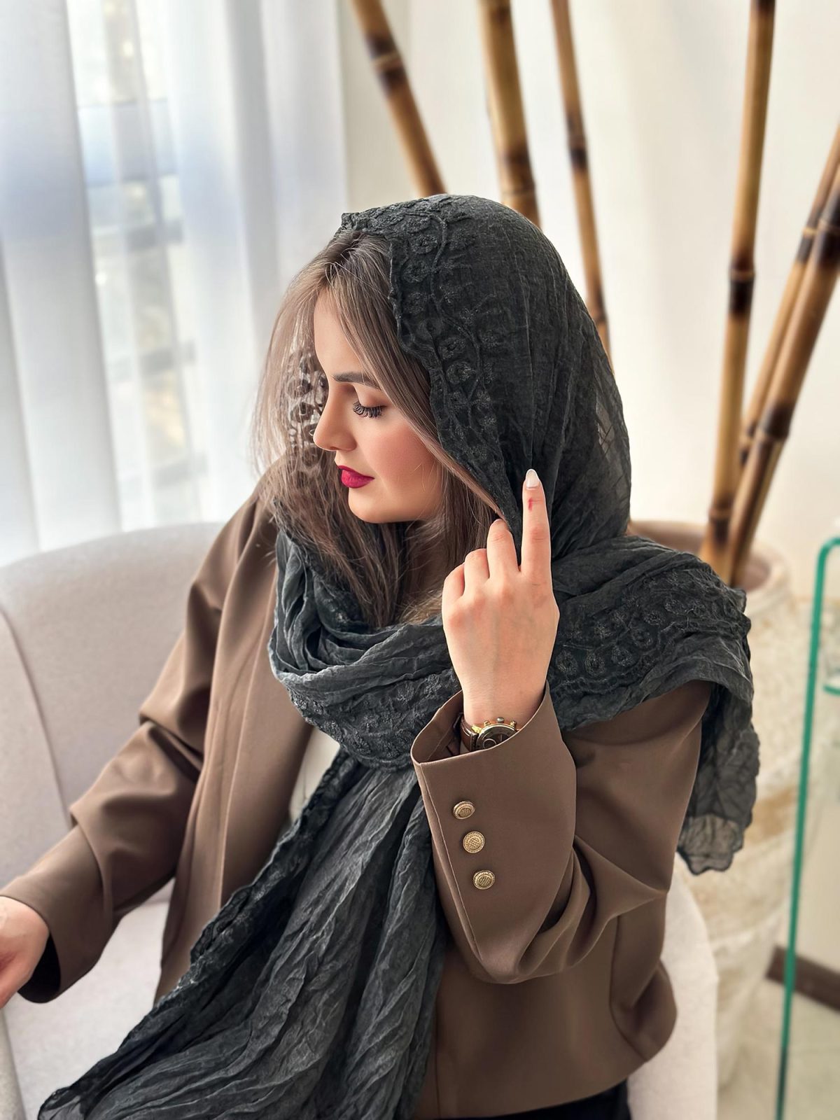 شال نخی لب گلدوزی