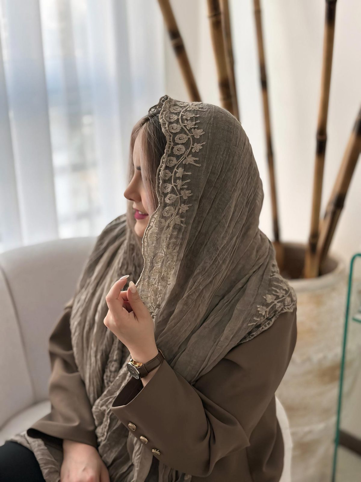 شال نخی لب گلدوزی