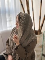شال نخی لب گلدوزی